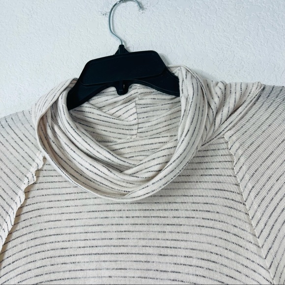 Knox Rose ivory striped long sleeve tunic top - Picture 6 of 11